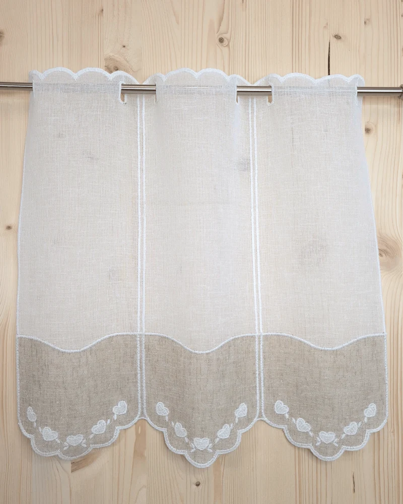 Tenda a vetro ricamata - FASCIA BEIGE/CUORICINI BIANCHI