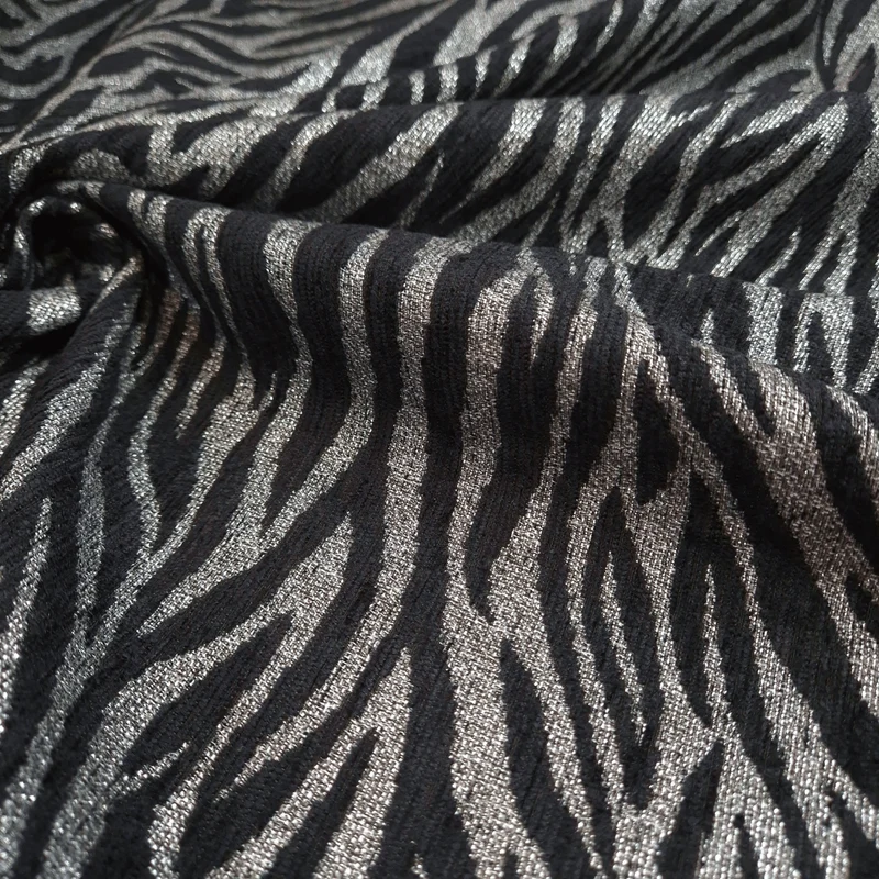 Tessuto Arredo Ciniglia/Jacquard H 140 cm - ZEBRATO NERO/LUREX ARGENTO