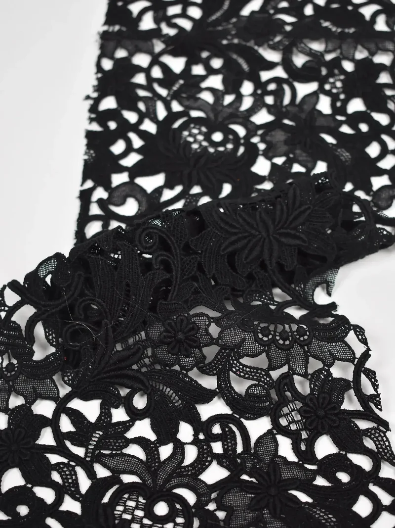 Pizzo macramé in puro cotone floreale