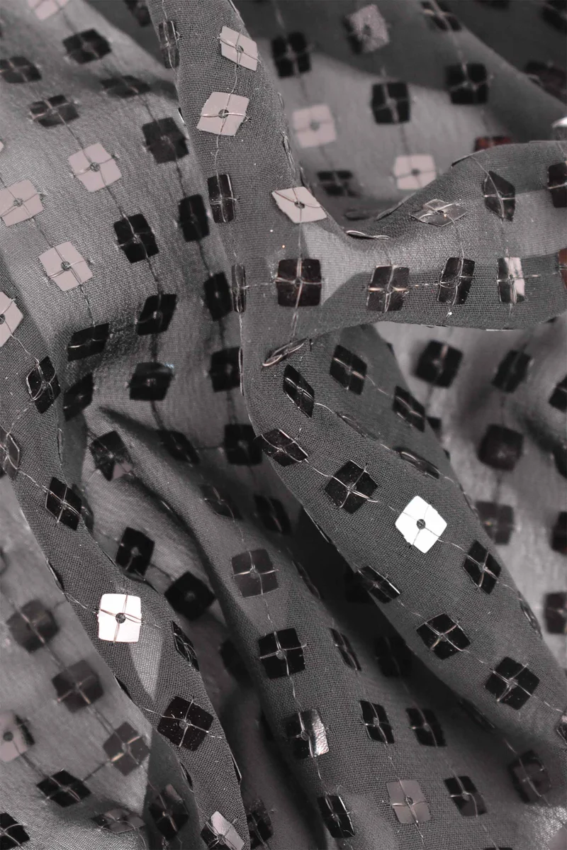 Tessuto con paillettes quadrate