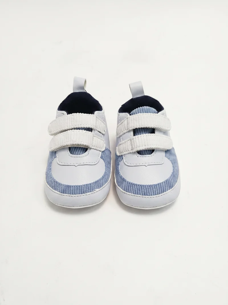Scarpa bianca con strappi per neonati - Bianco
