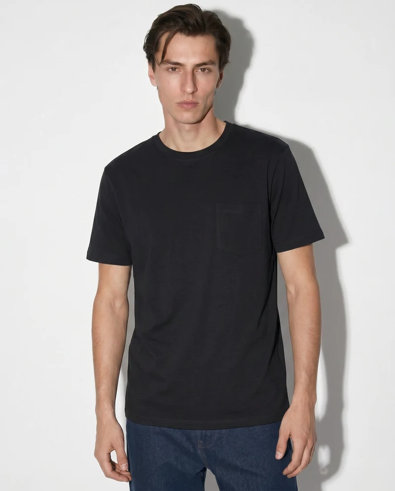 T-shirt basic girocollo con tasca - Nero