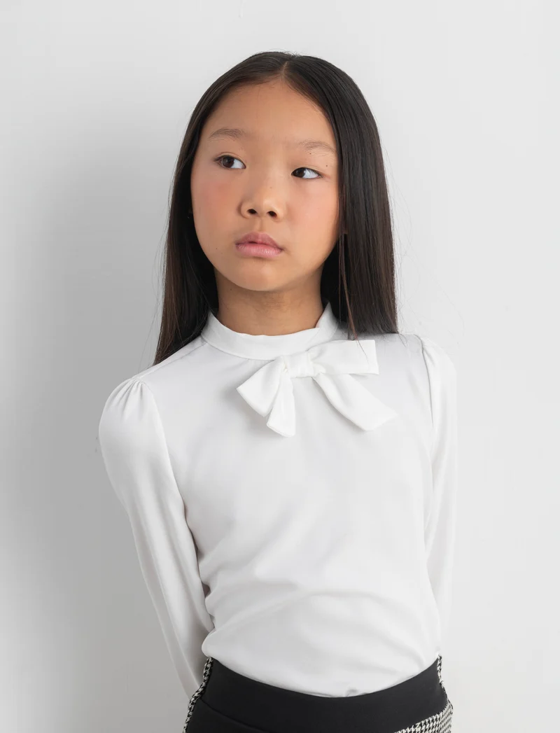 Camicia manica lunga con fiocco. - Bianco