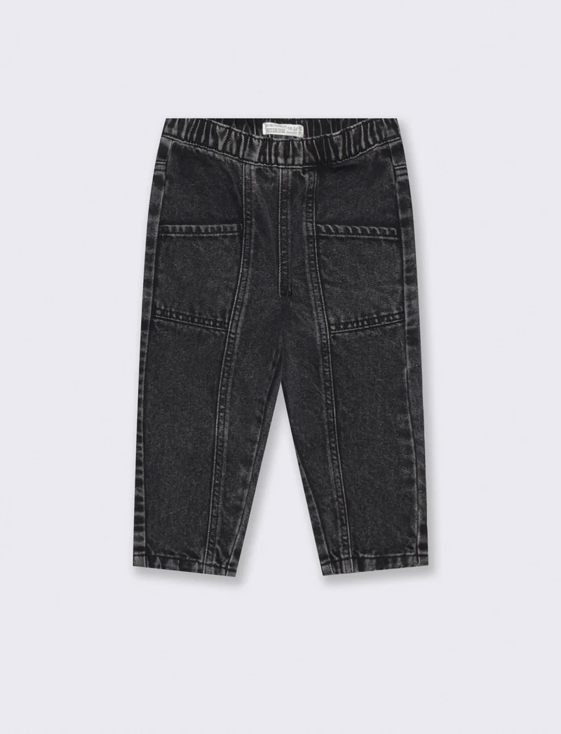 Jeans ampi con tasche per look trendy - Nero