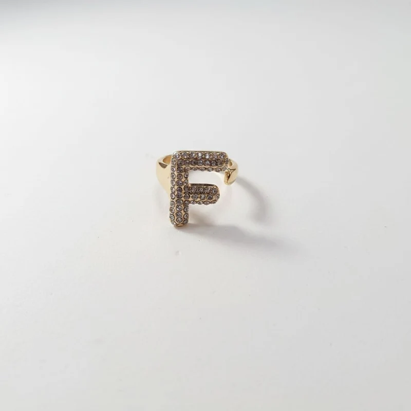 Anello lettera con strass regolabile - var 3