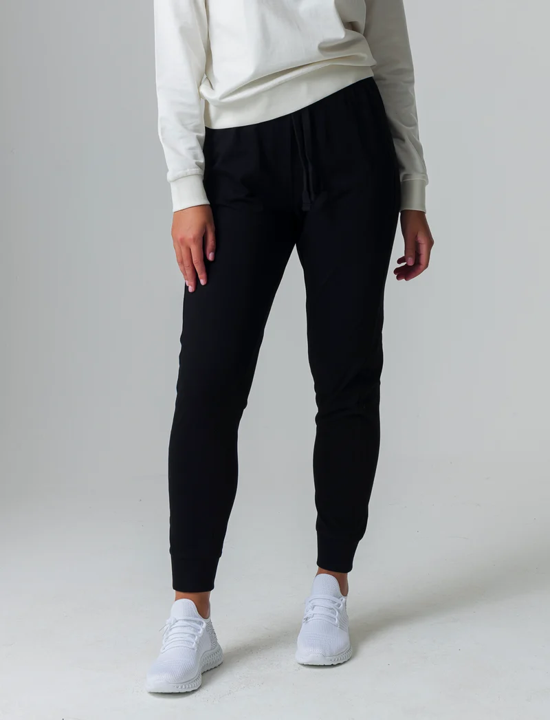 Jogger basico con tasche verticali da donna - Nero