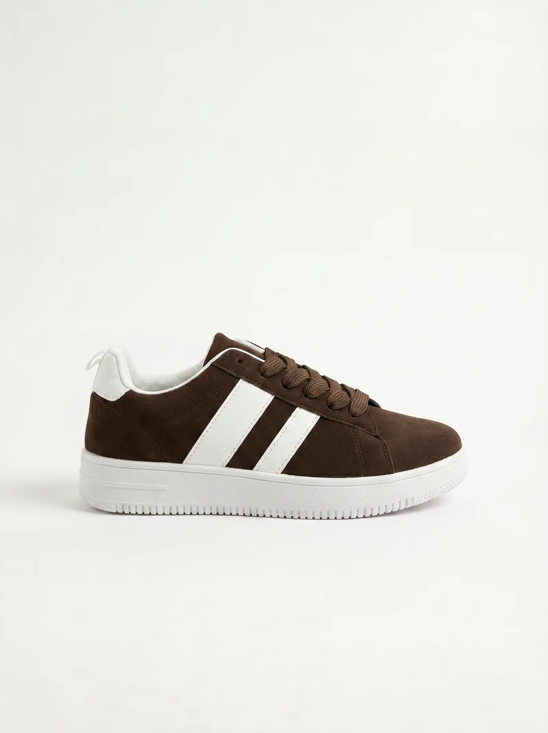 Sneakers da uomo con lacci larghi e inserti - Marrone