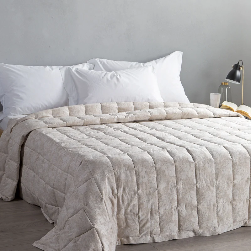 Trapunta in Piuma in Raso Jacquard Victorian Dreaming Floreale