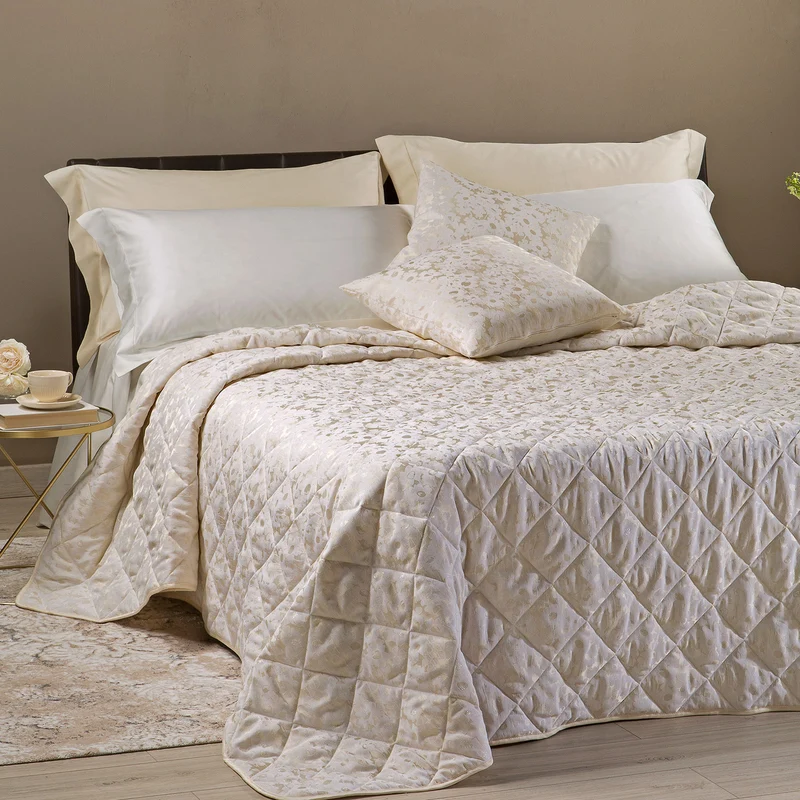 Copriletto Primaverile still in Raso Jacquard 80 gr/mq