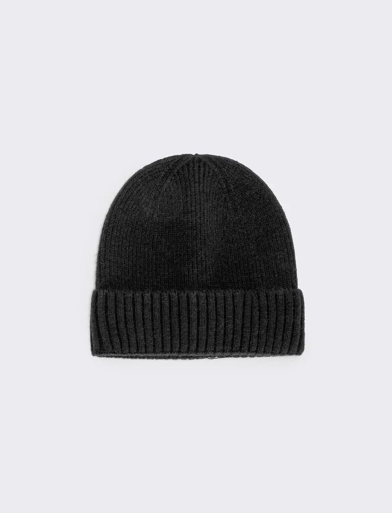 Cappello basic in maglia con risvolto - Nero