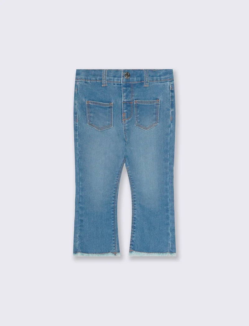 Jeans a Zampa per uno Stile Trendy - Denim