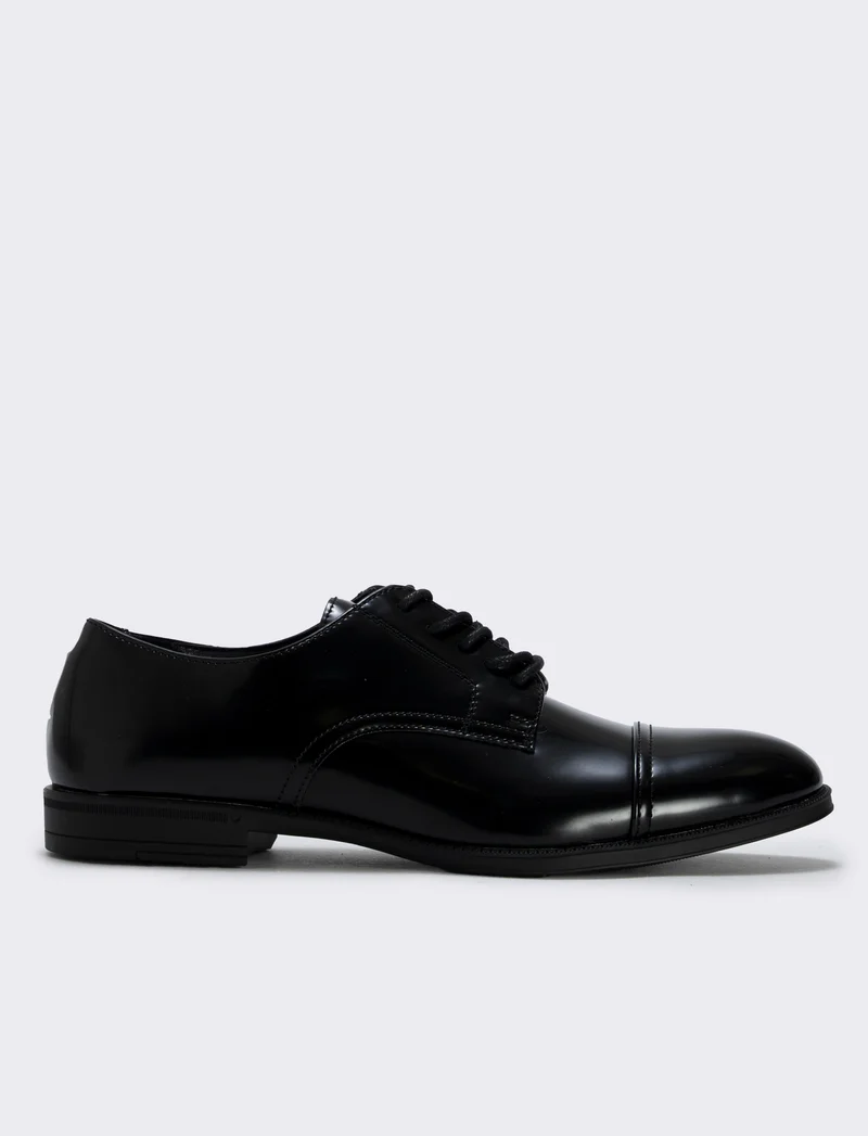 Scarpa stringata lucida in poliuretano nero - Nero