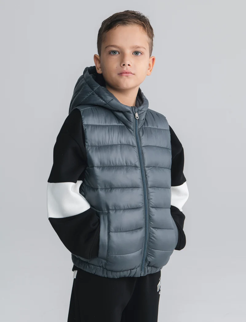 Gilet imbottito leggero con cappuccio - Grigio