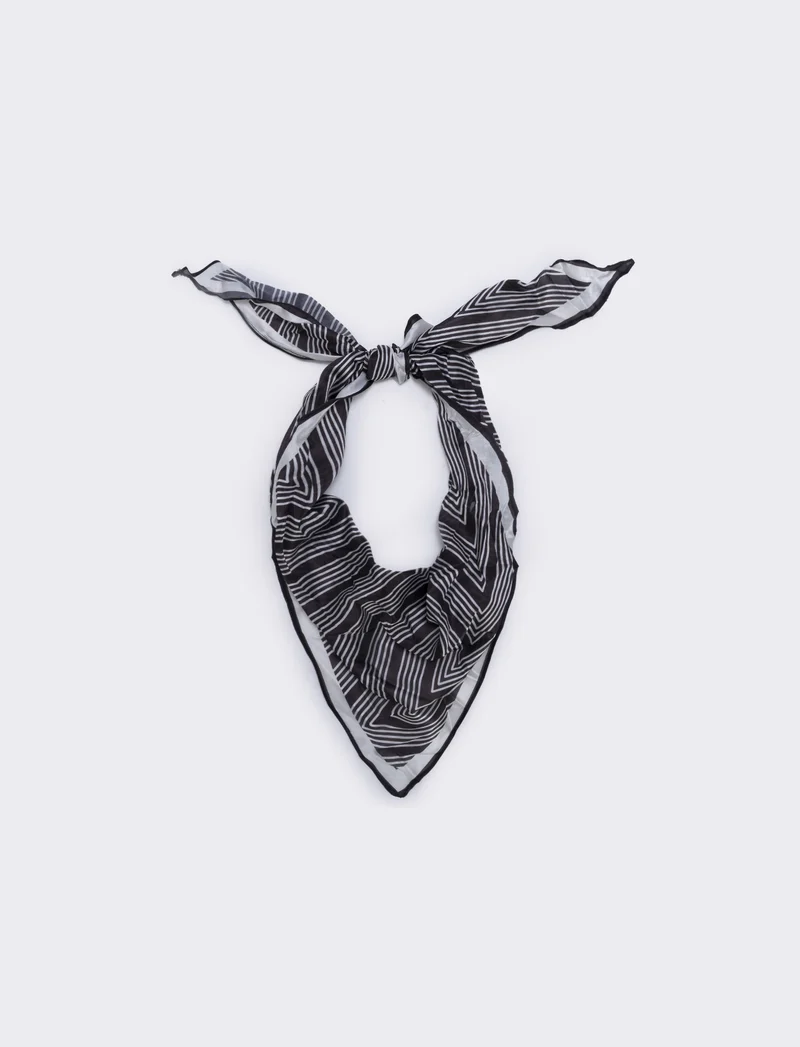 Foulard triangolo in satin - Nero