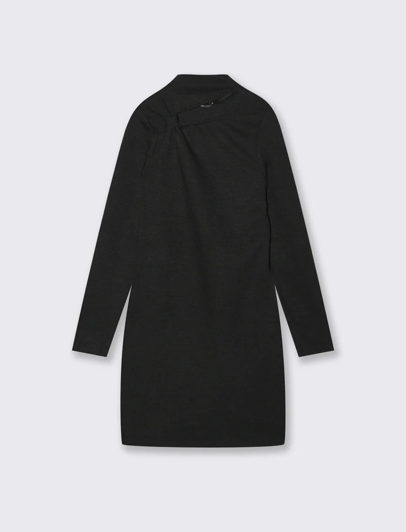 Abito in maglia con scollatura decorativa. - Nero
