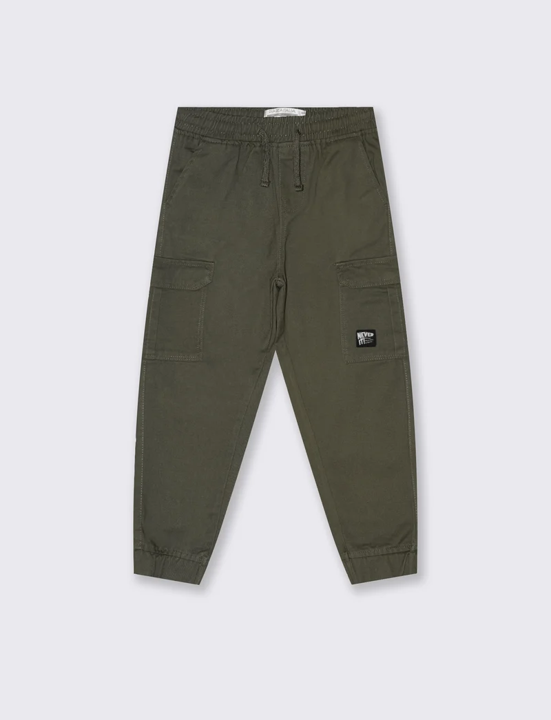 Jogging cargo. - Verde militare
