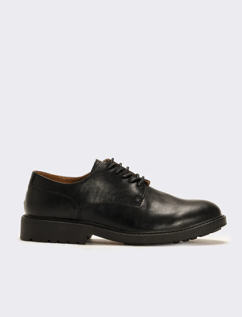 Scarpa stringata con fondo roccia - Nero