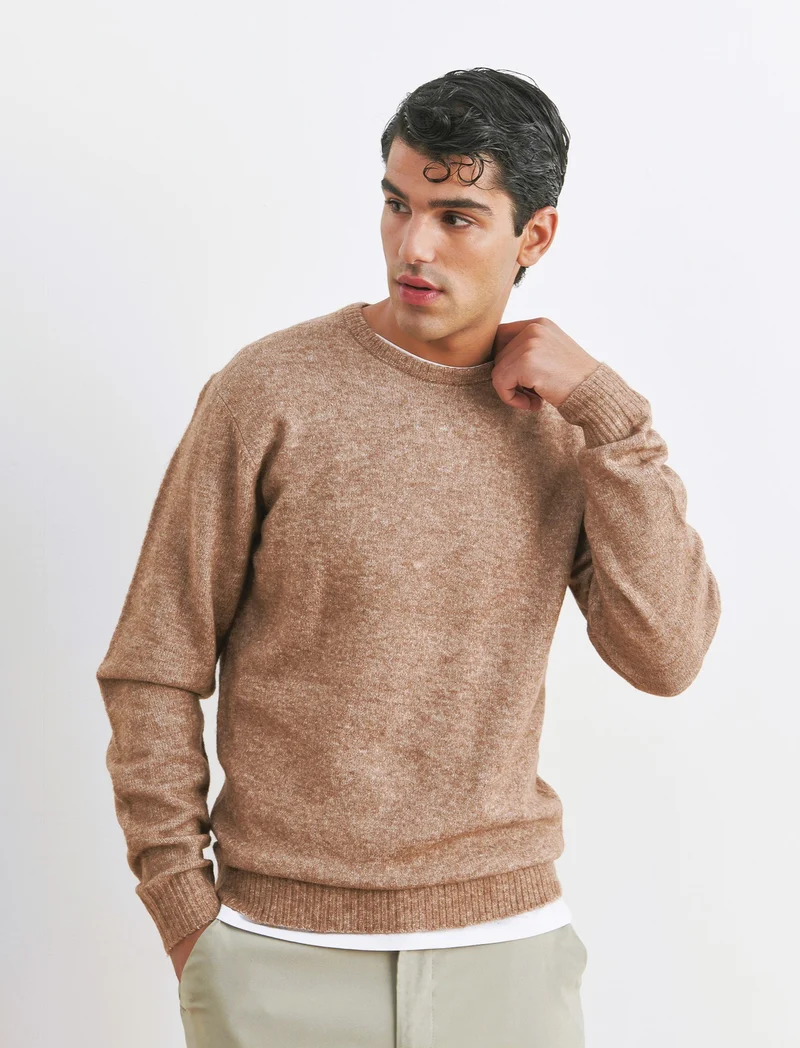 MAGLIA EFFETTO LANA CON CONTRASTO INTERNO - Marrone