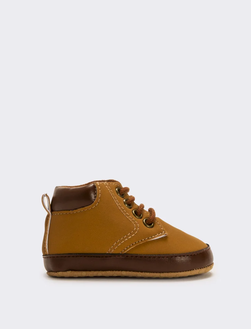 Stivaletto stringato da neonato. - Giallo