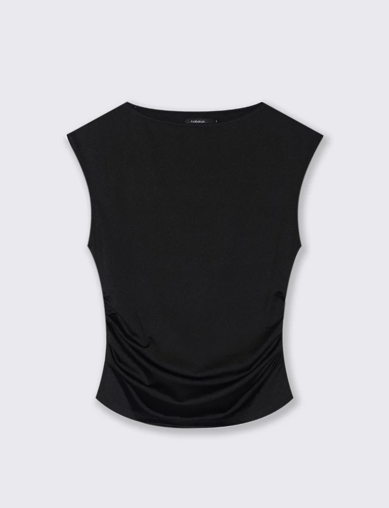 T-SHIRT CON SCOLLO A BARCA - Nero