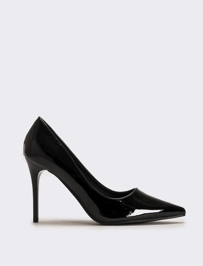 Décolletè da donna in vernice - Nero