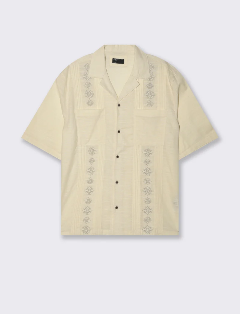 Camicia con ricami e doppio taschino da uomo - Beige ecru