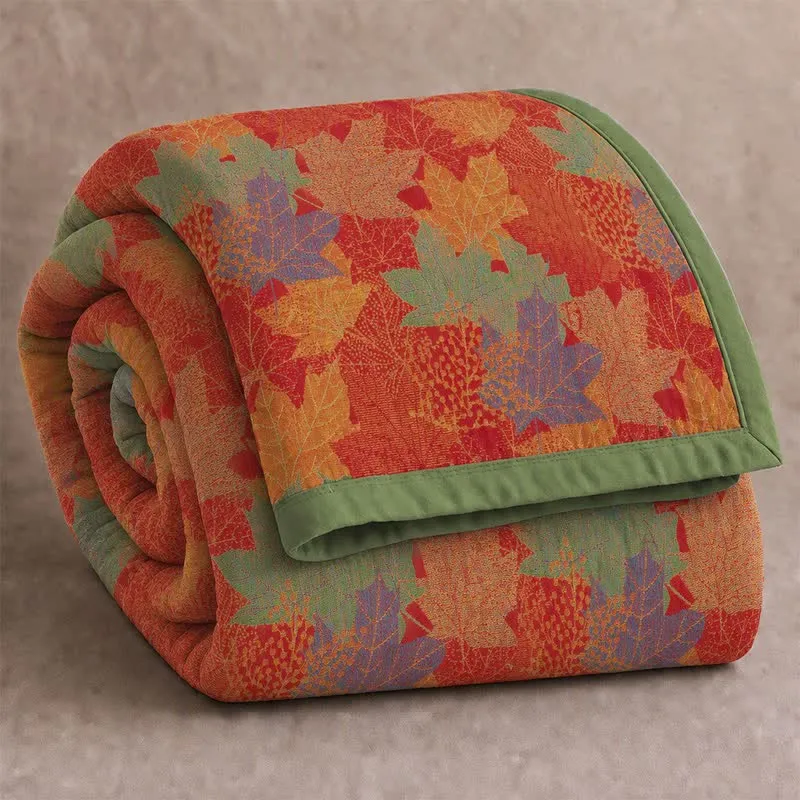 Coperta in cotone con coloratissime foglie d'acero autunnali