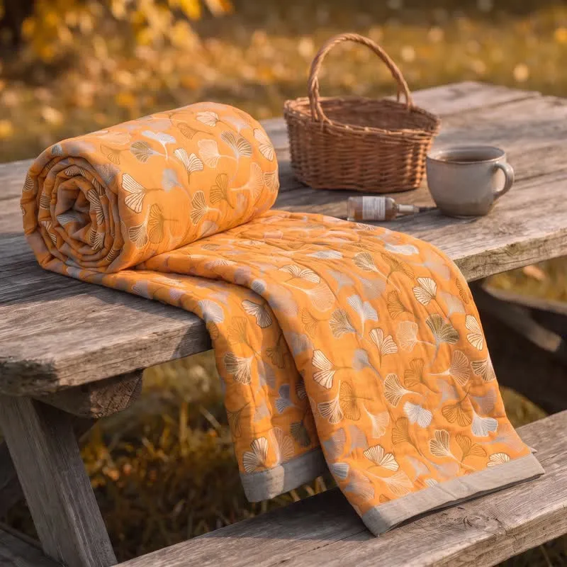 Coperta reversibile in cotone con motivo Ginkgo dorato