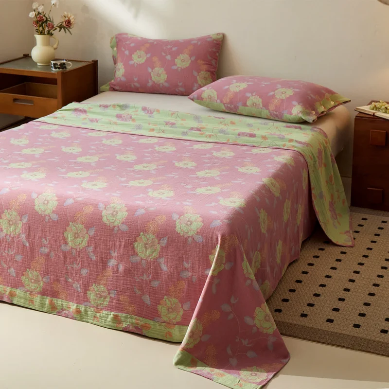 Copriletto in mussola di cotone con motivo giardino dai colori pastello da sogno