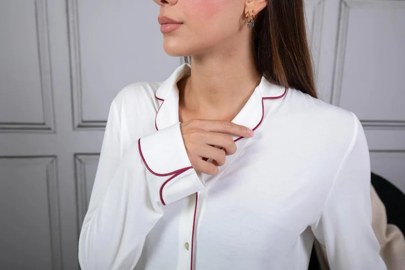 Pigiama lungo Prestige da donna con profili in pura seta