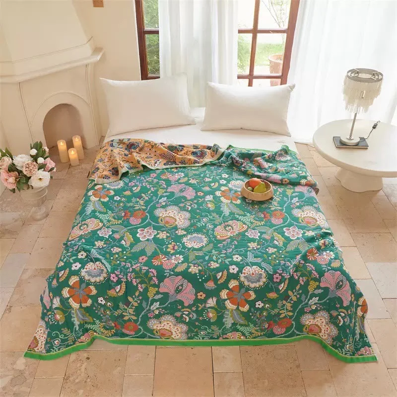 Trapunta reversibile in garza con motivo botanico in stile rustico