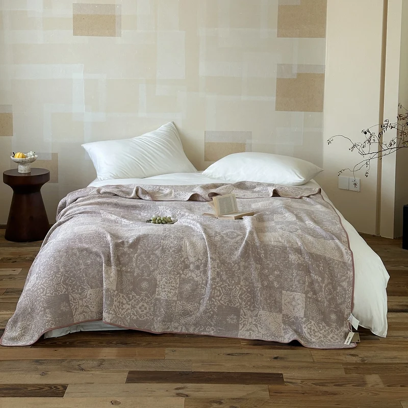 Trapunta reversibile in jacquard con motivo floreale vintage