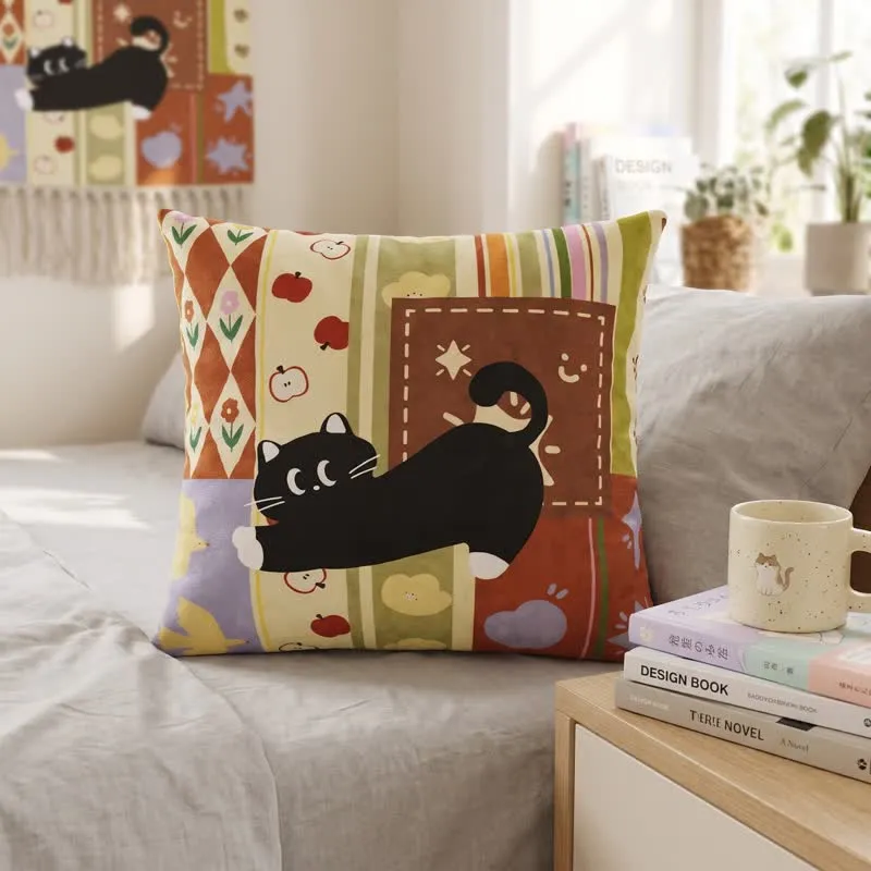 Cuscino decorativo patchwork con gatto nero stravagante