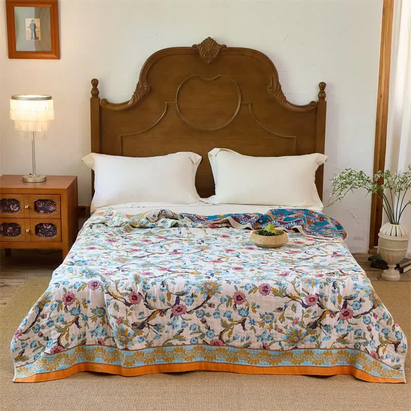 Coperta trapuntata reversibile in cotone con motivo floreale boho