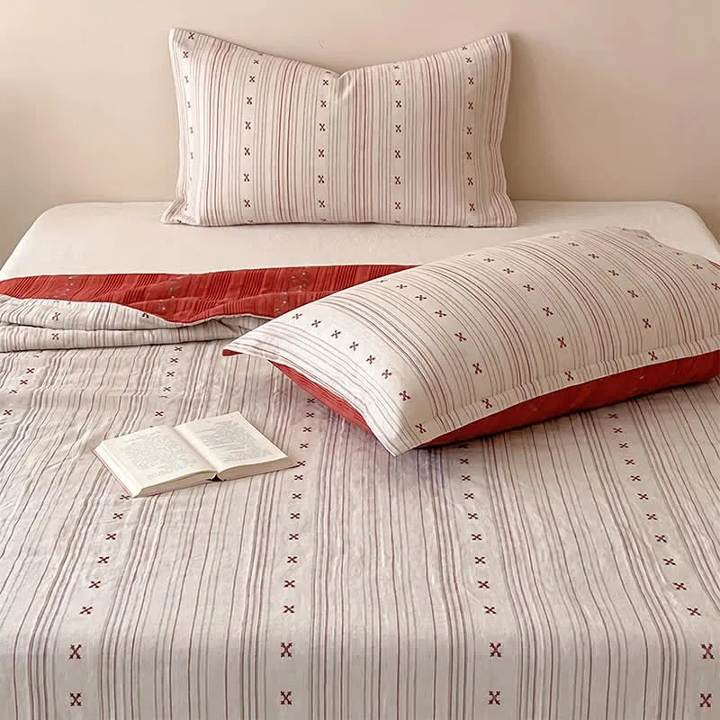 Set di biancheria da letto in cotone lavato con motivo a righe rosse e finiture a ciliegia