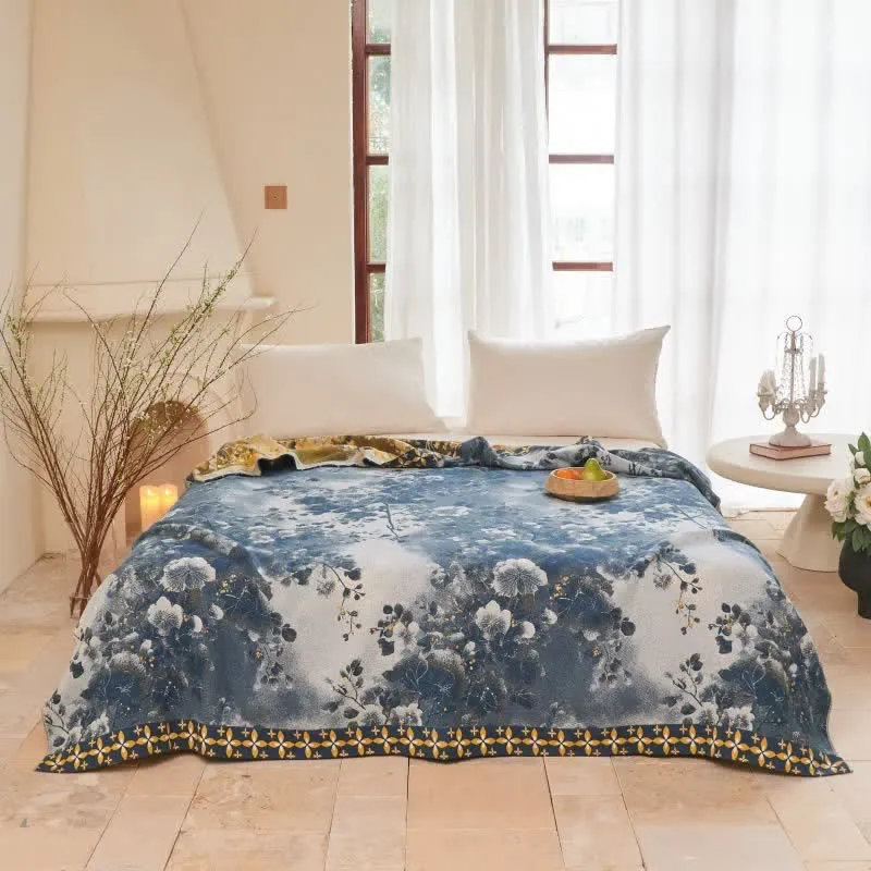 Trapunta in mussola di cotone con stampa floreale ad acquerello blu