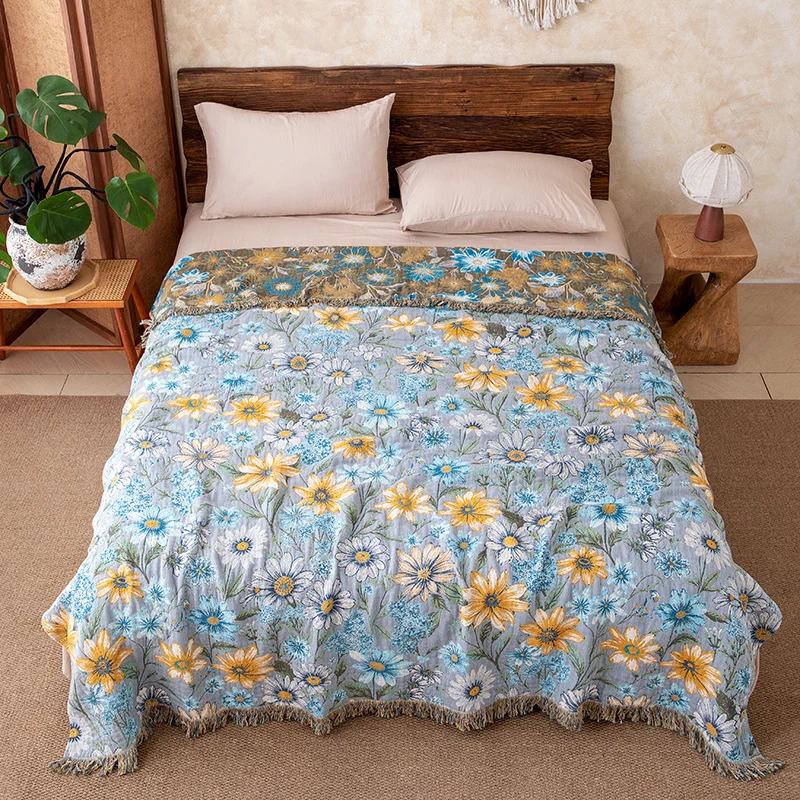 Trapunta vintage in garza con frange e motivo floreale a margherite