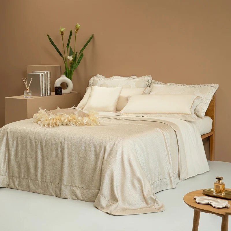 Copriletto Matrimoniale Elegante Battaglia 270x270 - Modello Laura