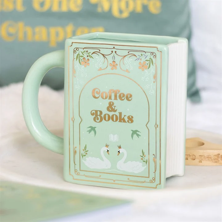 Tazza a forma di libro verde con scritta "Coffee and Books"