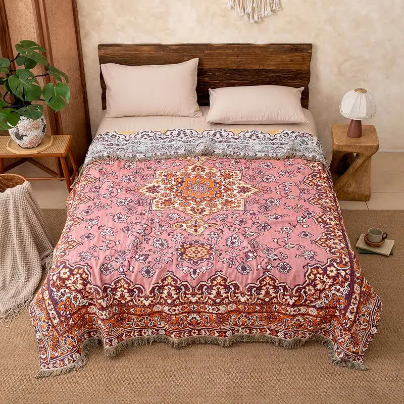 Coperta trapuntata con nappe in cotone floreale vintage