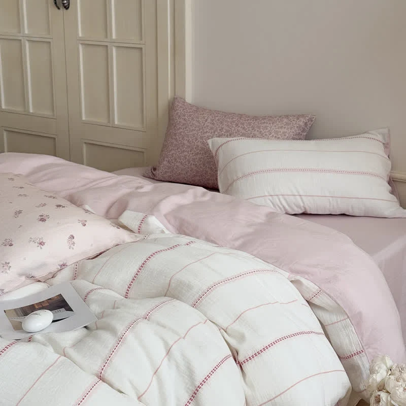 Set di biancheria da letto a quattro pezzi in cotone lavato con stampa "Pink Blossom"