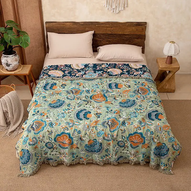 Coperta trapuntata in cotone con nappe floreali boho
