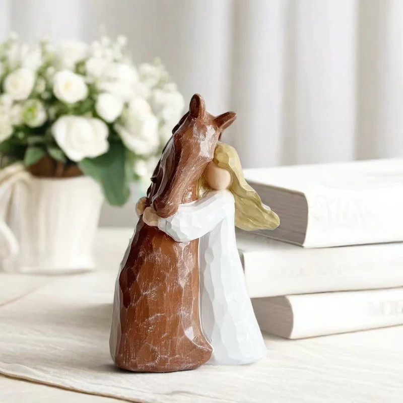Decorazione per la casa in resina dipinta a mano raffigurante una ragazza e un cavallo