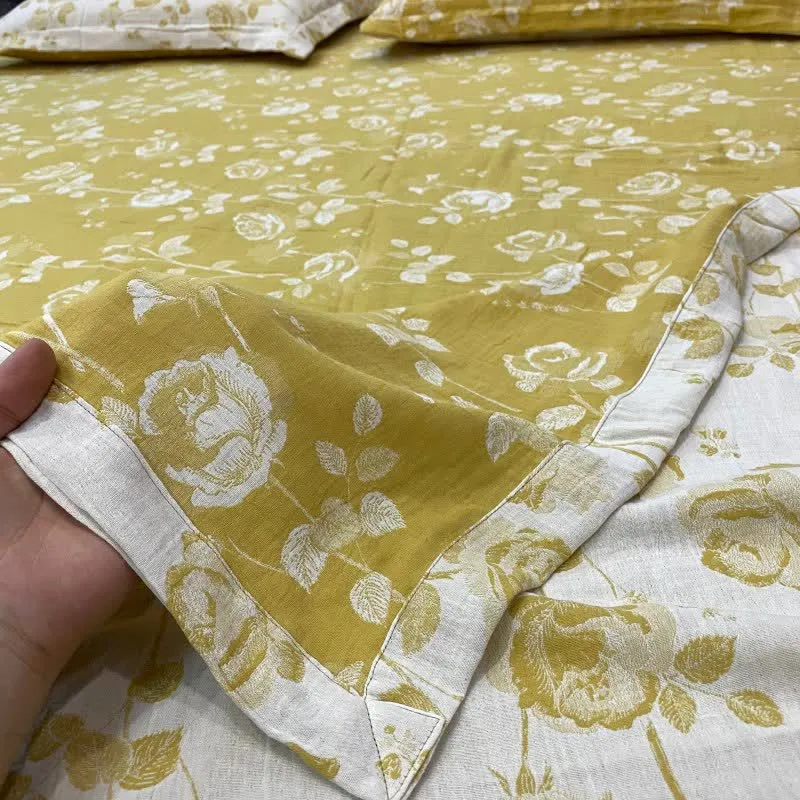 Copriletto reversibile in cotone con rose gialle