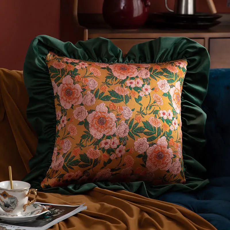 Cuscino con volant in jacquard floreale vintage