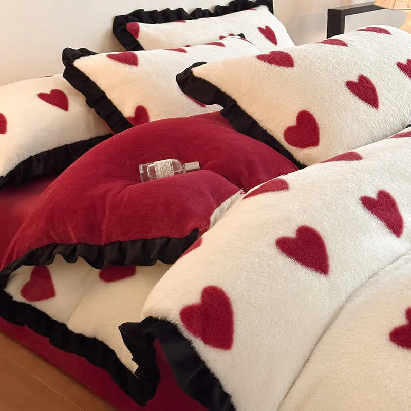 Set di biancheria da letto in peluche con stampa a cuore e romantiche balze (4 pezzi)