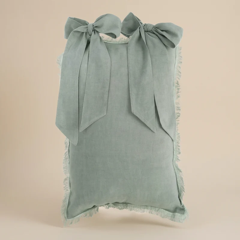 Cuscino rettangolare con fiocchi