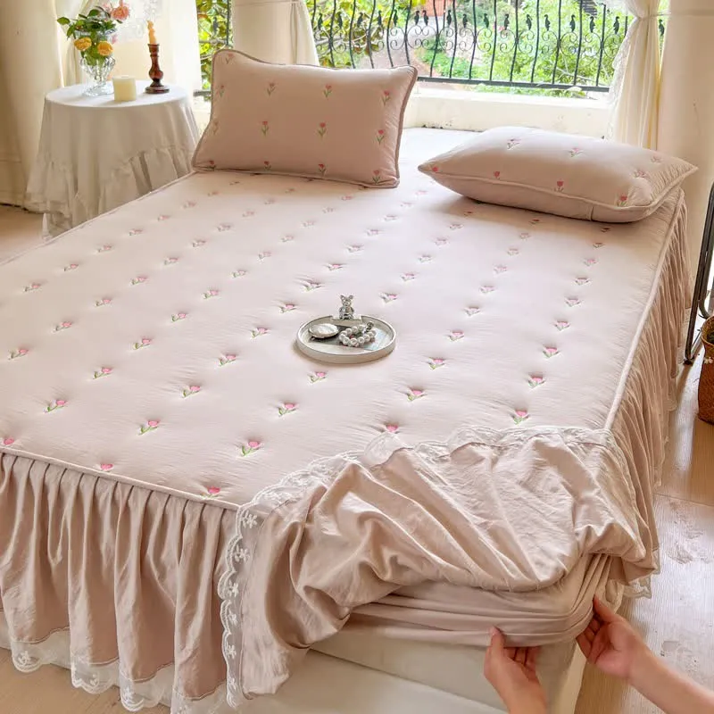 Gonna da letto ricamata con motivo tulipano Ownkoti