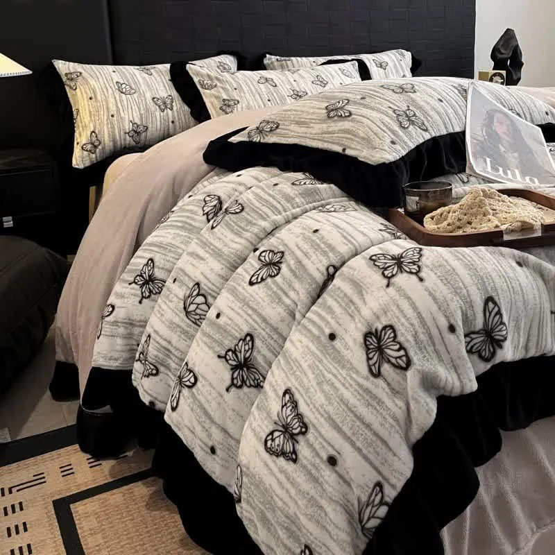 Set di biancheria da letto in peluche con volant a forma di farfalla Ownkoti (4 pezzi)