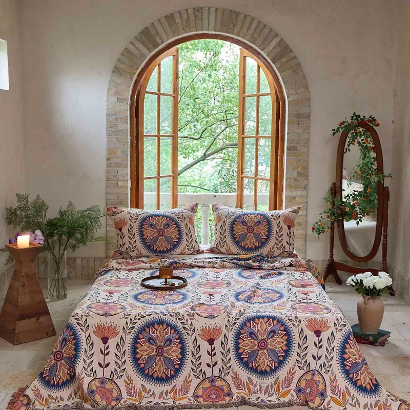Trapunta con nappe in cotone e medaglione floreale